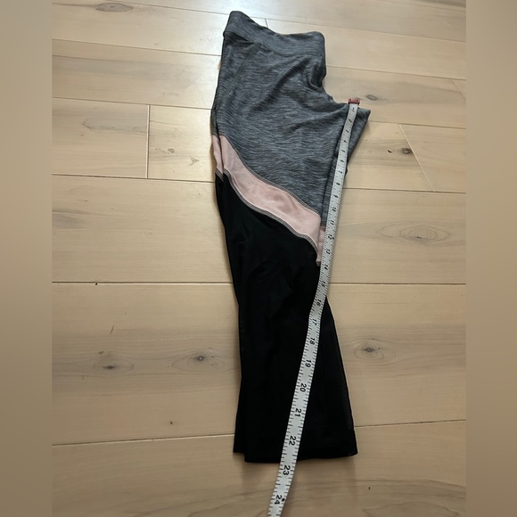 PINK VICTORIA'S SECRET ULTIMATE Capris Medium - Picture 5 of 9